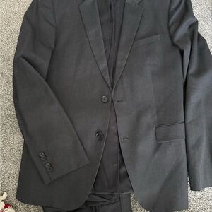 HUGO Charcoal Men's Suit